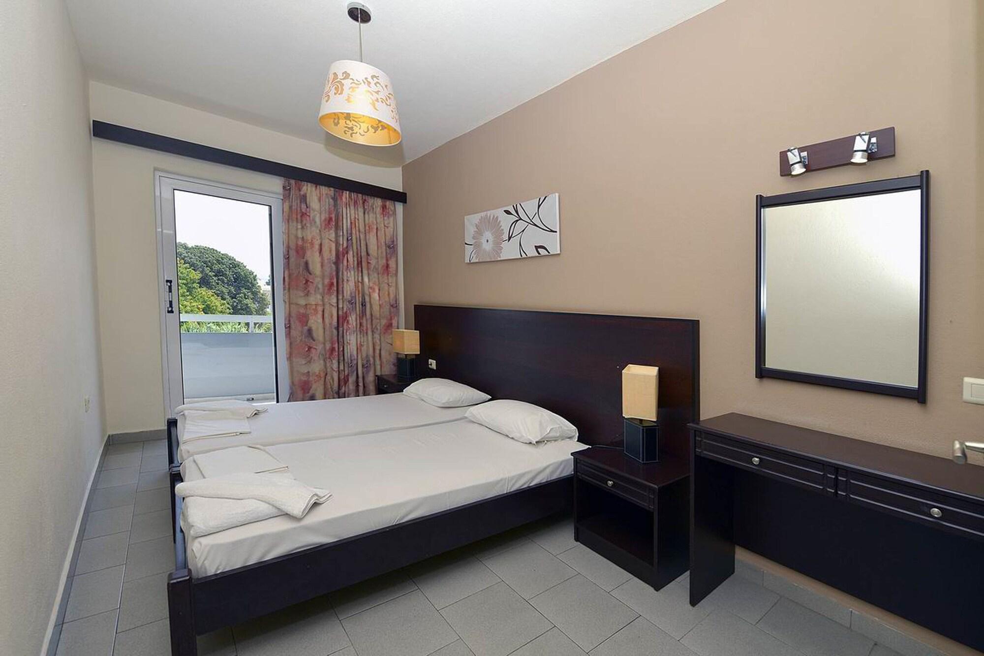 Ialysos City Hotel Екстериор снимка